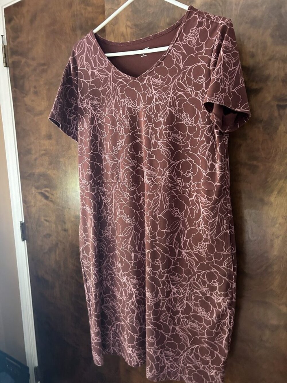 Duluth Trading Burgundy Floral Sparkle Shift Dress